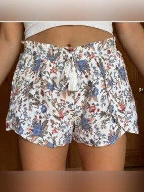 American Eagle Pull on Floral Short